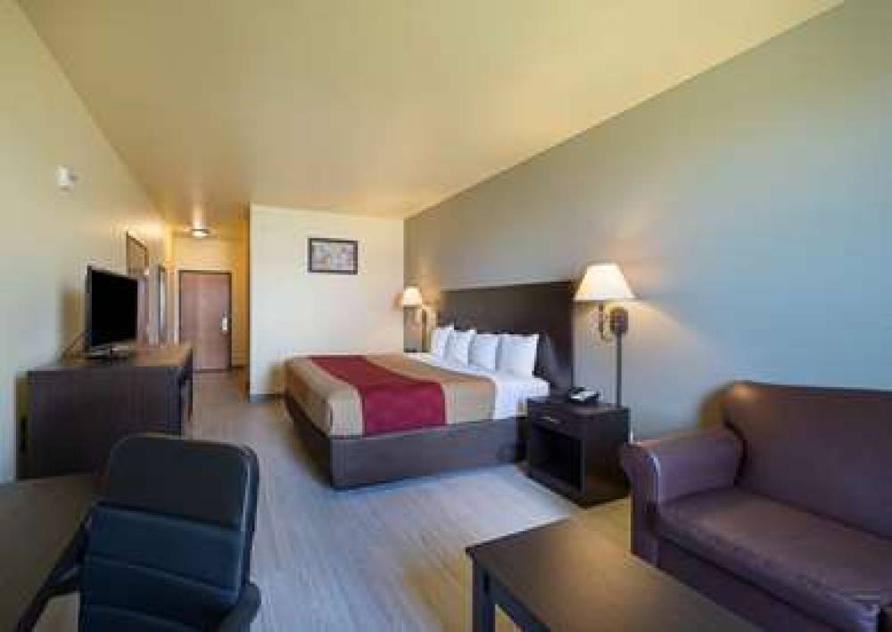 ECONO LODGE INN AND SUITES BRIDGEPO 5