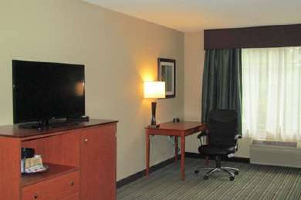 ECONO LODGE INN AND SUITES CEDARTOW 9