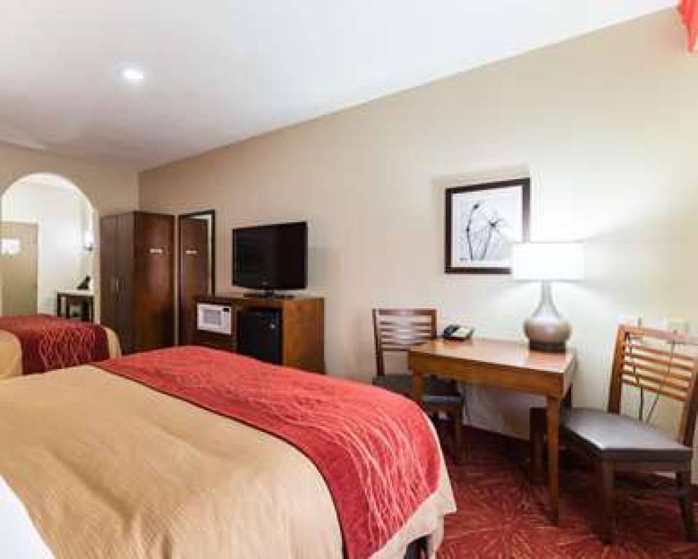 ECONO LODGE INN AND SUITES EAST HOU 7