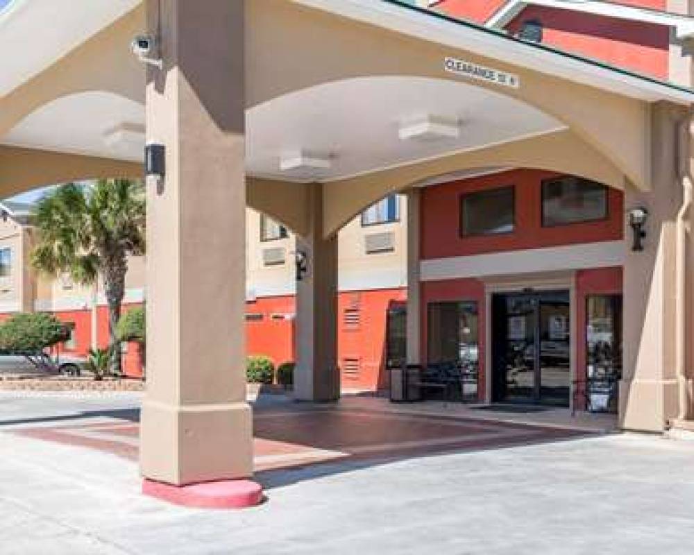 Econo Lodge Inn And Suites East Hou