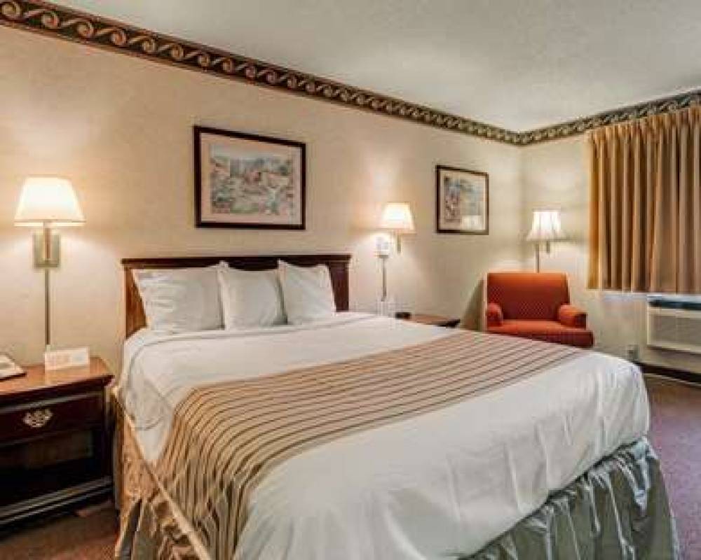 ECONO LODGE INN AND SUITES EL PASO 7