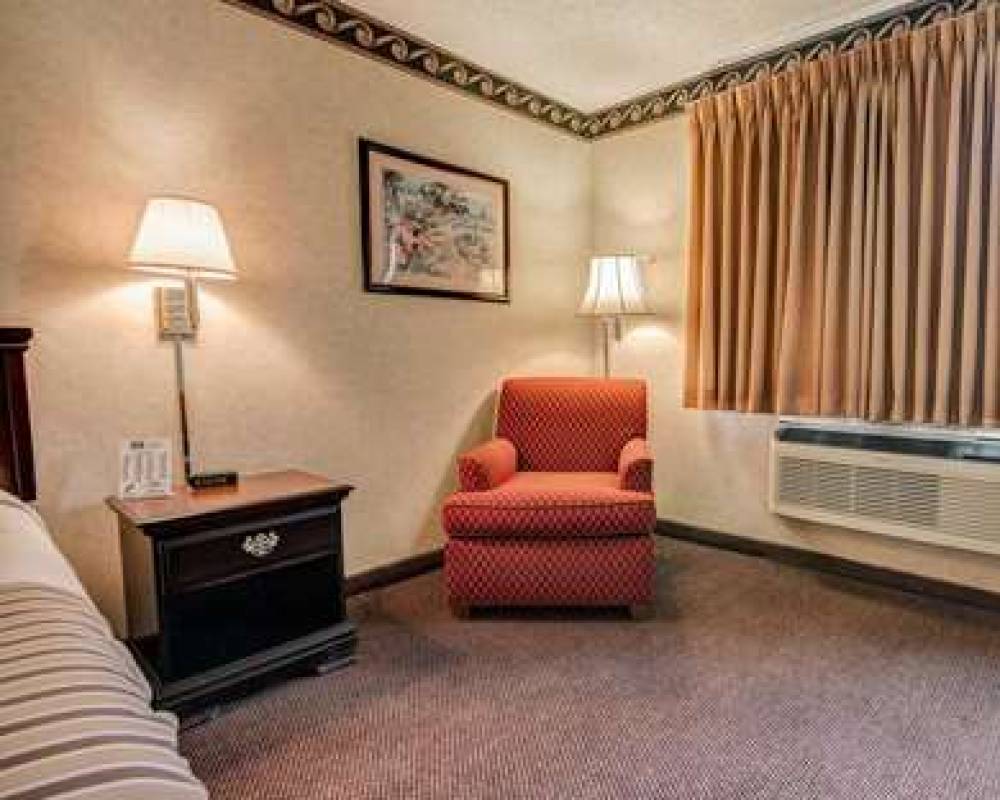 ECONO LODGE INN AND SUITES EL PASO 8