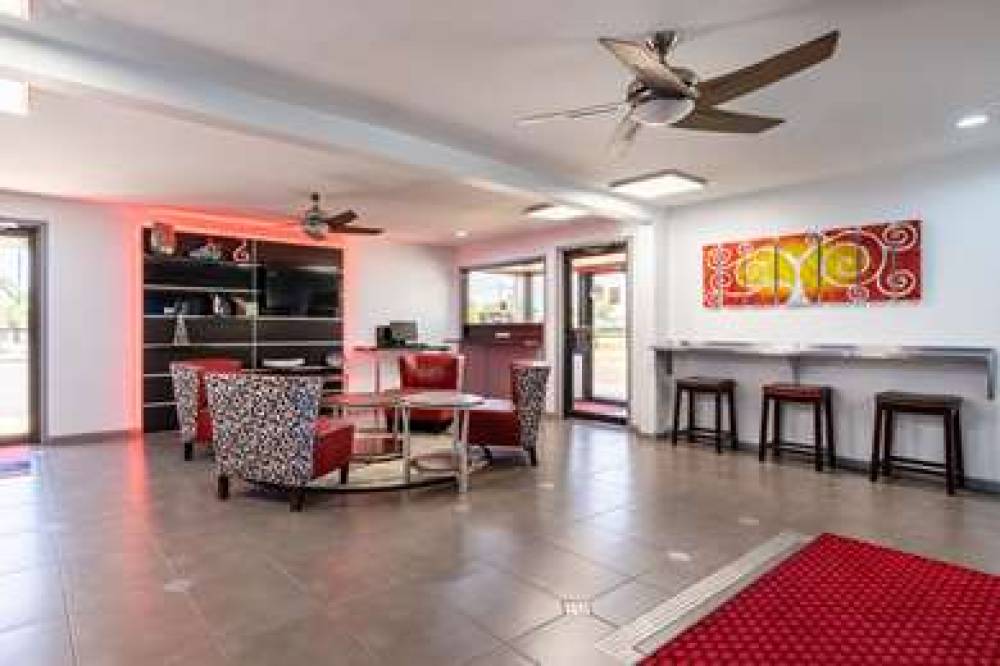 ECONO LODGE INN AND SUITES ENID 6