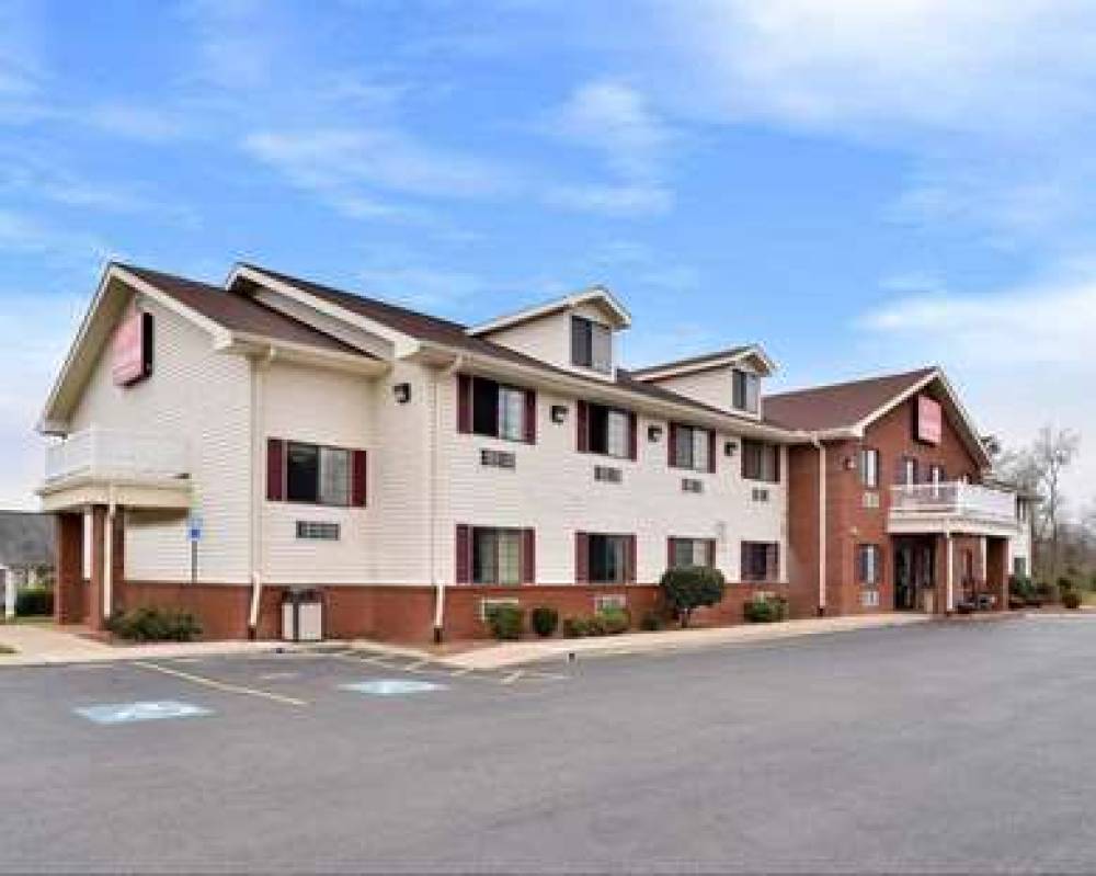 ECONO LODGE INN AND SUITES 1