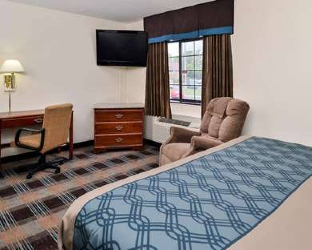 ECONO LODGE INN AND SUITES 8