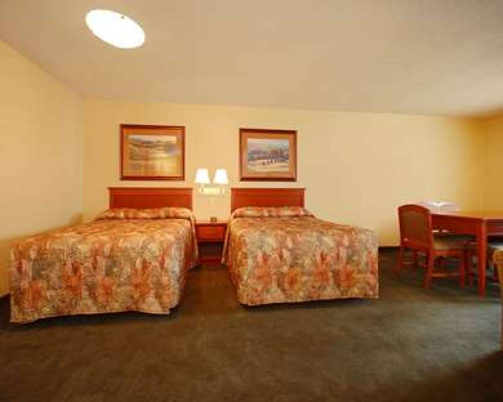 ECONO LODGE INN AND SUITES 9