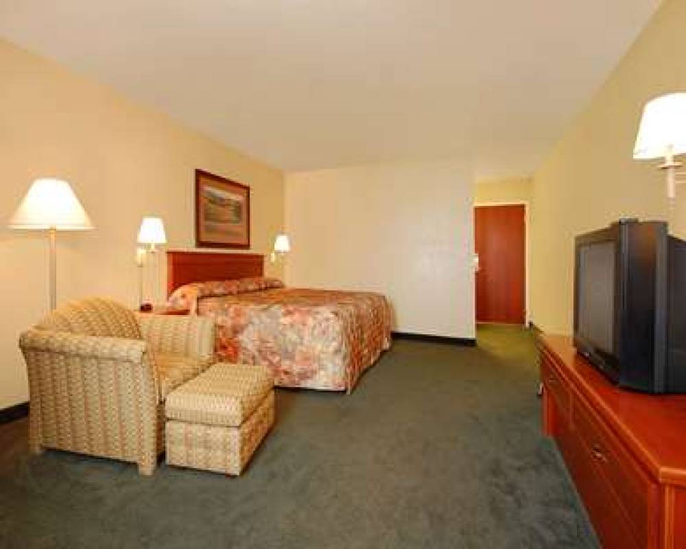 ECONO LODGE INN AND SUITES 5