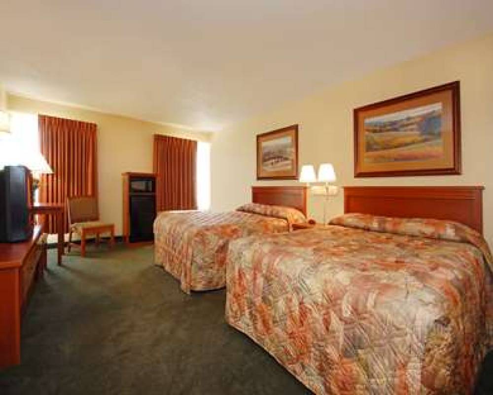 ECONO LODGE INN AND SUITES 4