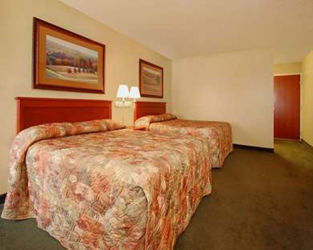 ECONO LODGE INN AND SUITES 3