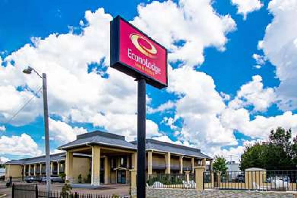 ECONO LODGE INN AND SUITES 1