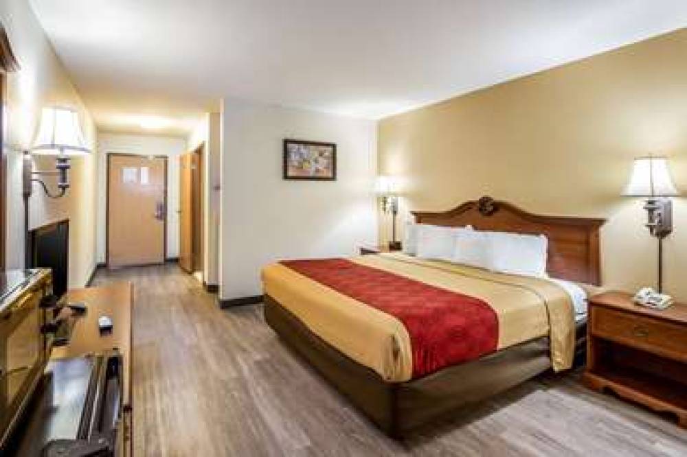 ECONO LODGE  INN AND SUITES 9