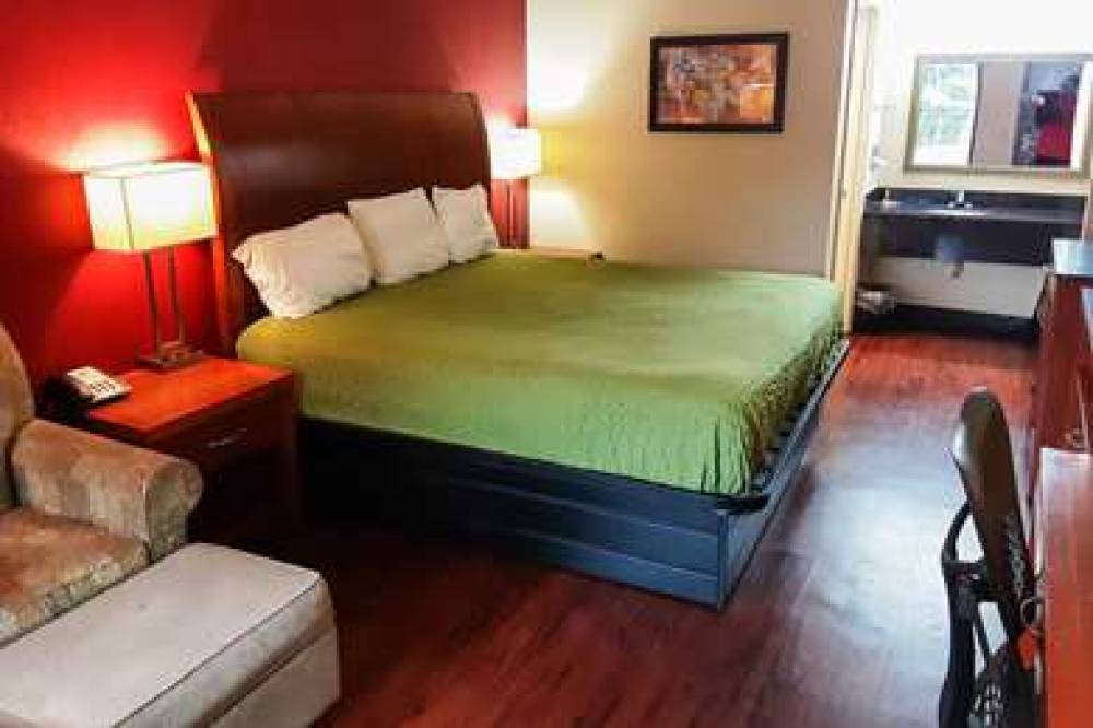 ECONO LODGE INN AND SUITES 8