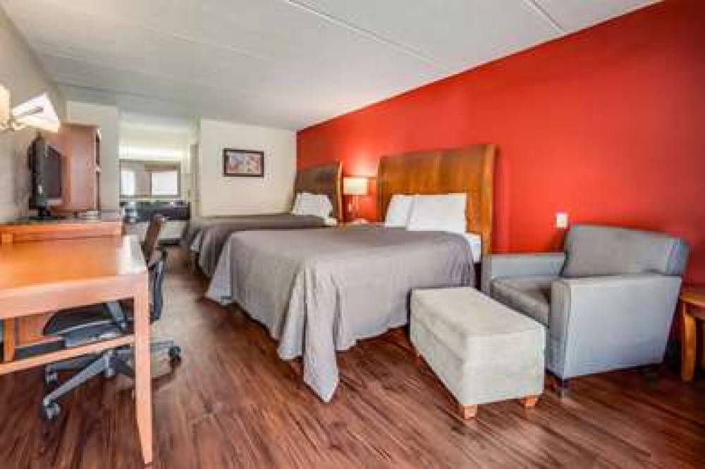 ECONO LODGE INN AND SUITES 5