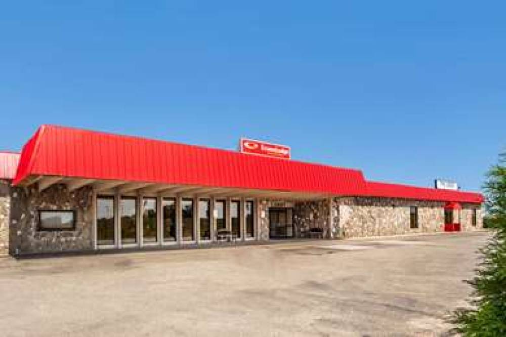 ECONO LODGE INN AND SUITES 2