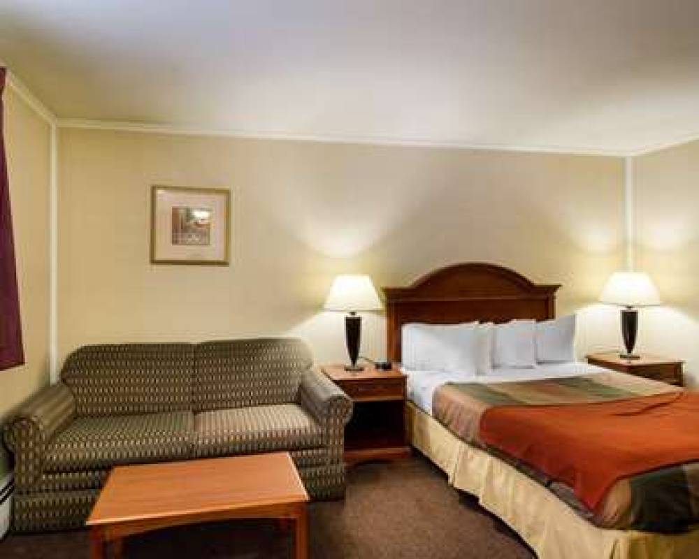 ECONO LODGE INN AND SUITES 5