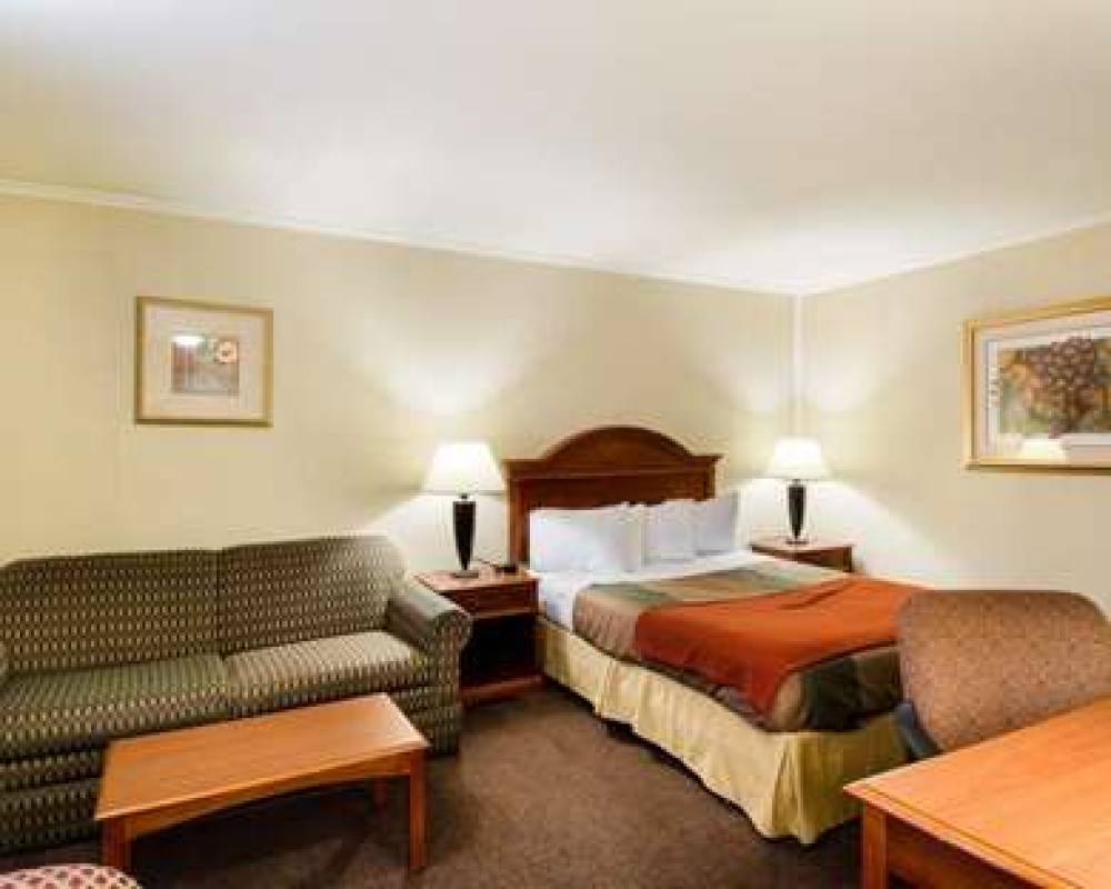 ECONO LODGE INN AND SUITES 7