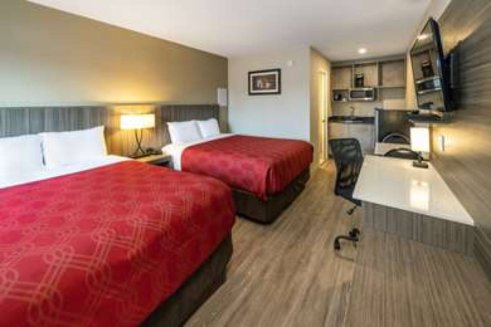 ECONO LODGE INN AND SUITES 10