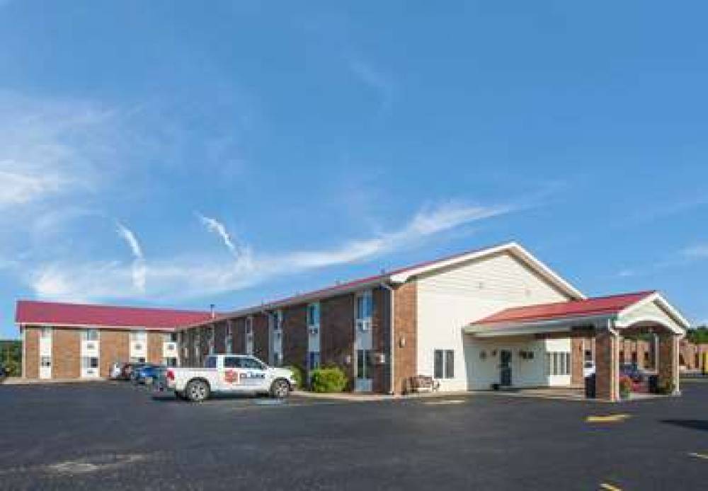 ECONO LODGE INN AND SUITES ESCANABA 1