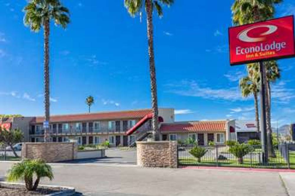 ECONO LODGE INN AND SUITES ESCONDID 2