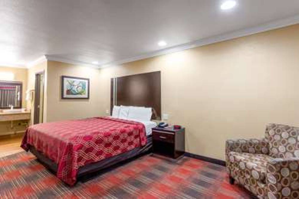 ECONO LODGE INN AND SUITES ESCONDID 9