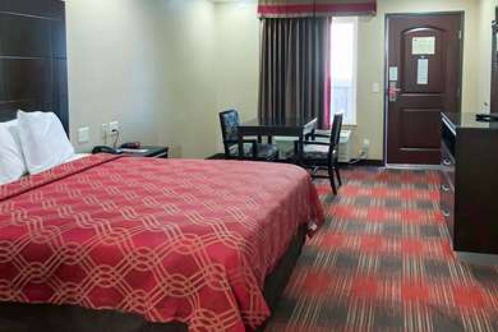 ECONO LODGE INN AND SUITES ESCONDID 7