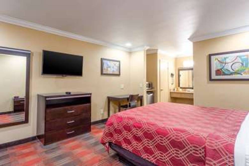 ECONO LODGE INN AND SUITES ESCONDID 10