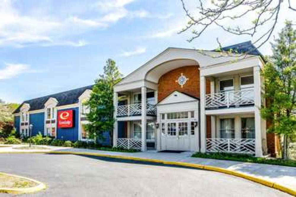 ECONO LODGE INN AND SUITES REDFORD 1