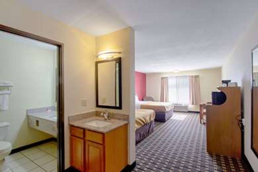 ECONO LODGE INN AND SUITES WISCONSI 3