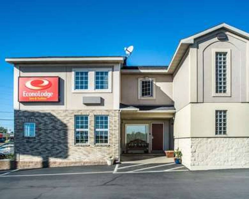 Econo Lodge Inn & Suites Airport 2