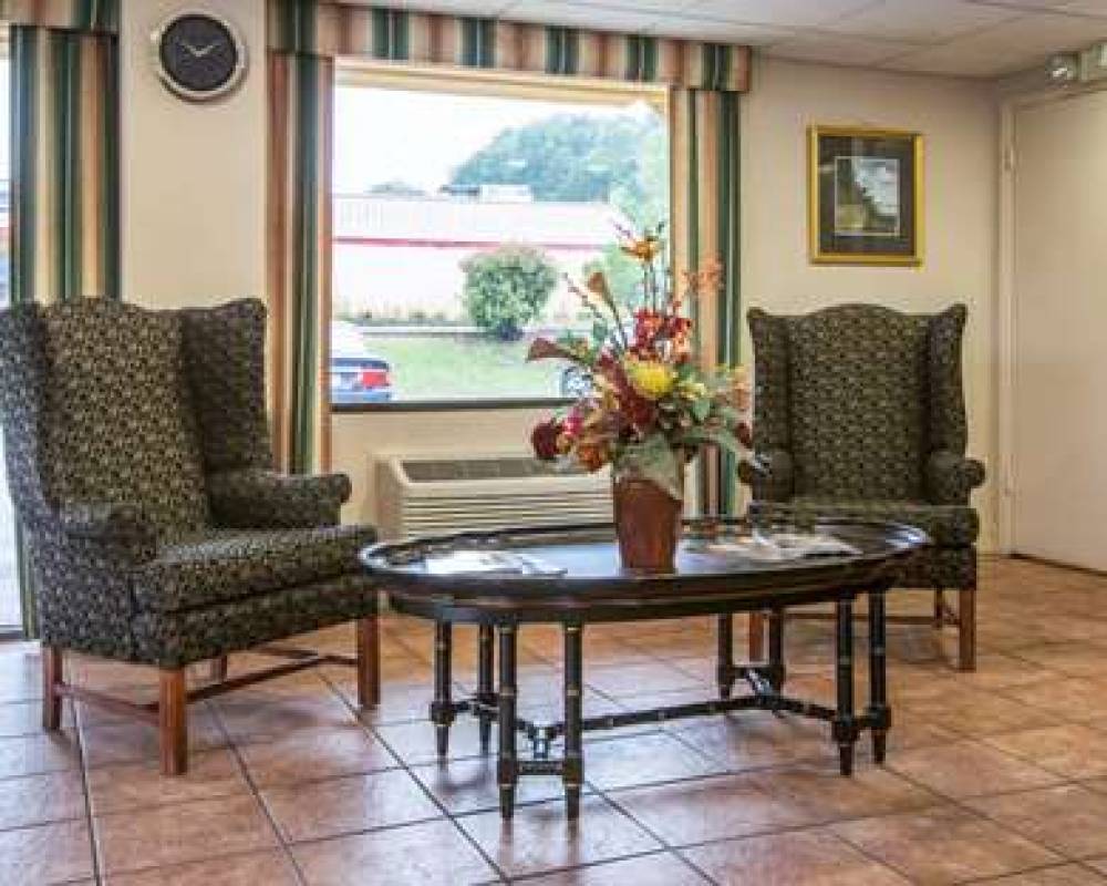 Econo Lodge Inn & Suites At Fort Benning 6