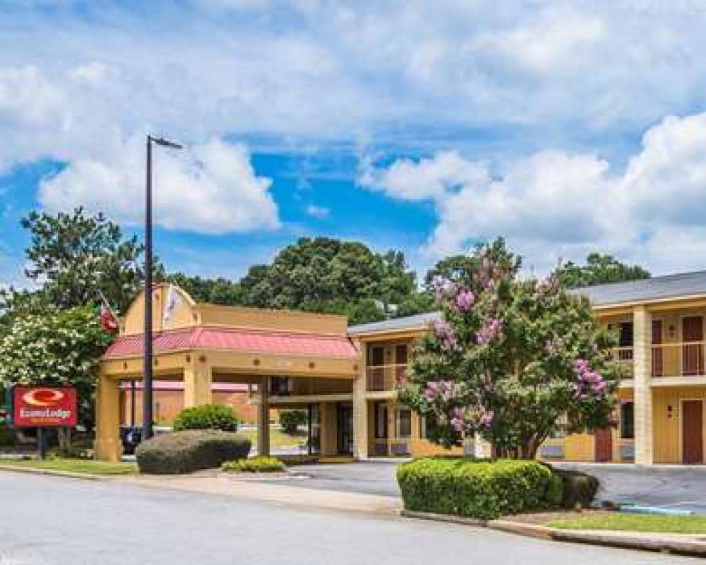 Econo Lodge Inn & Suites At Fort Benning 3