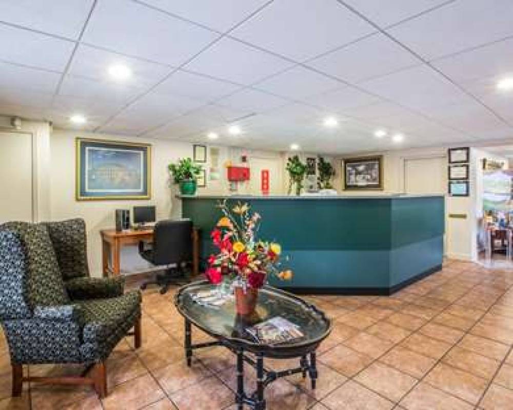 Econo Lodge Inn & Suites At Fort Benning 8