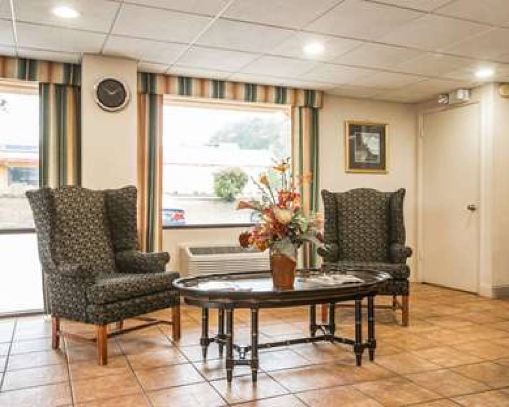 Econo Lodge Inn & Suites At Fort Benning 5