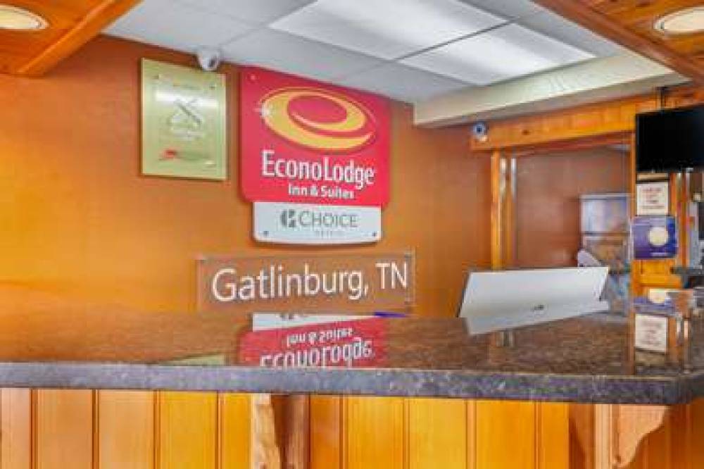 Econo Lodge Inn & Suites At The Convention Center 7