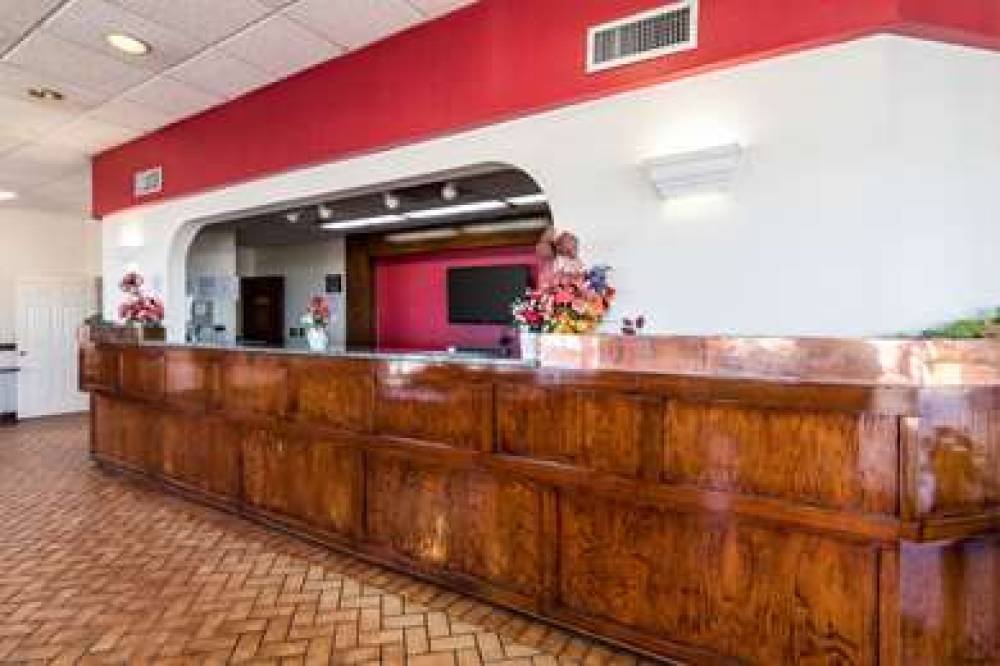 ECONO LODGE INN & SUITES CONFERENCE 5