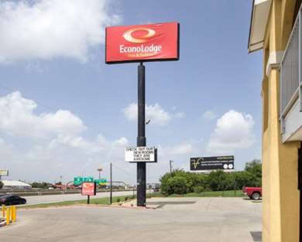 Econo Lodge Inn & Suites Downtown Northeast 3