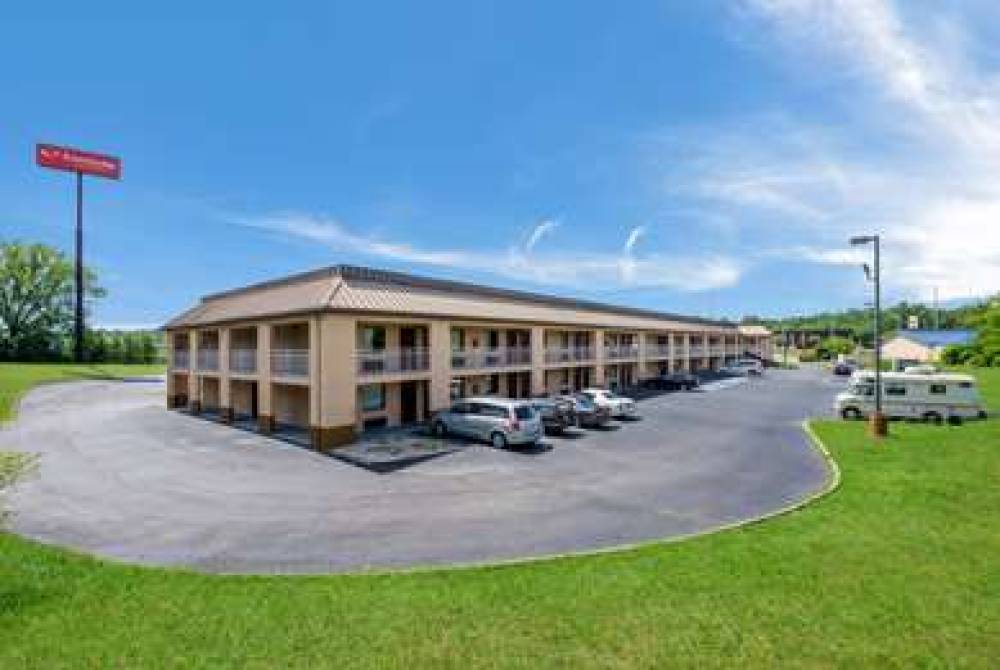 Econo Lodge Inn & Suites East 3