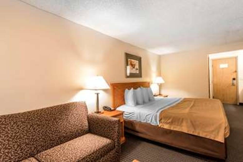 Econo Lodge  Inn & Suites 8