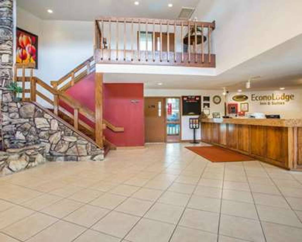 Econo Lodge  Inn & Suites 2