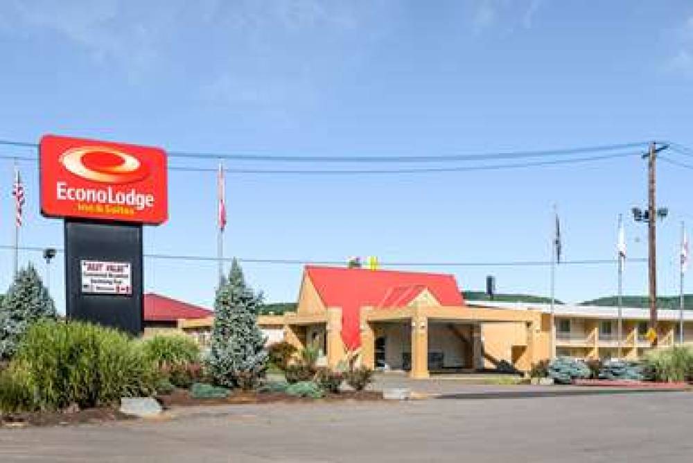 ECONO LODGE INN & SUITES 2