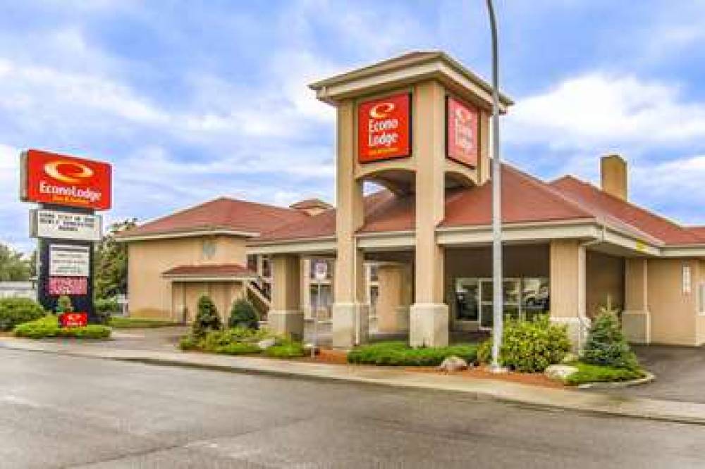 Econo Lodge  Inn & Suites 1