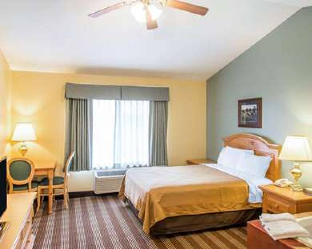 Econo Lodge Inn & Suites 10