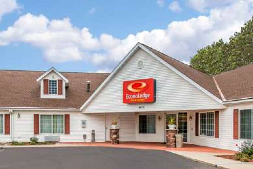 Econo Lodge Inn & Suites 3