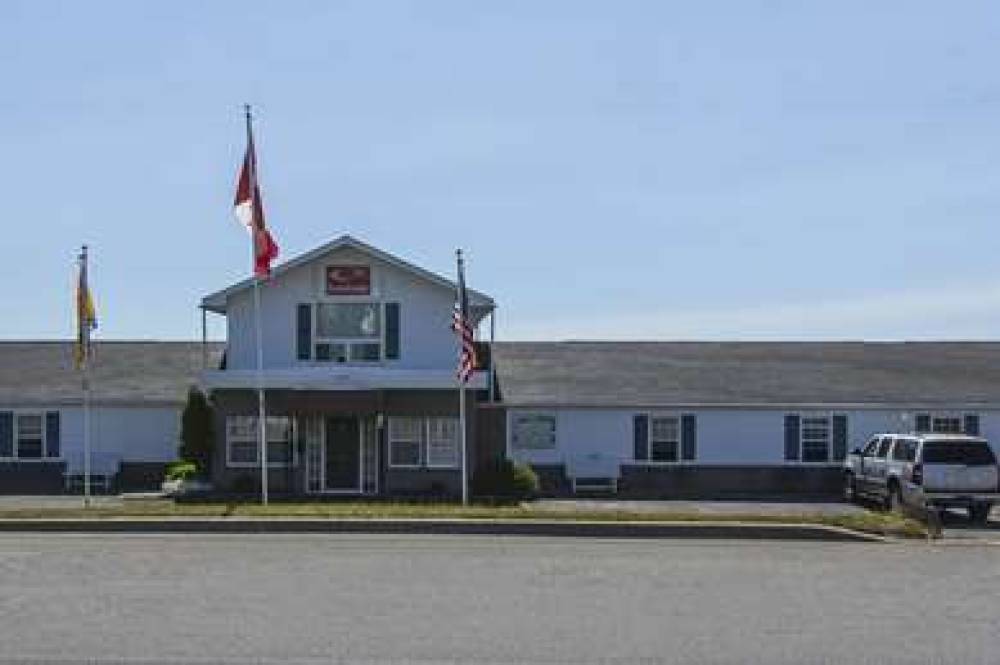 Econo Lodge  Inn & Suites 1