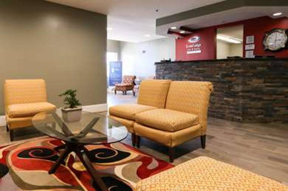 Econo Lodge Inn & Suites 5