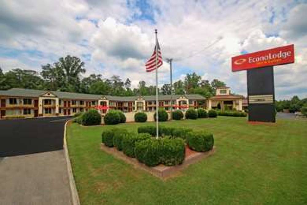 Econo Lodge Inn & Suites 1