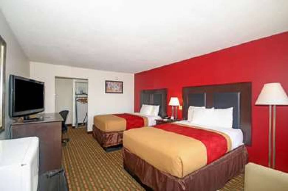 Econo Lodge Inn & Suites 8