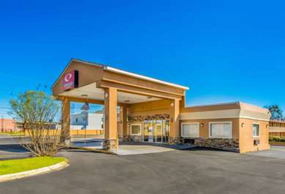 Econo Lodge  Inn & Suites 3