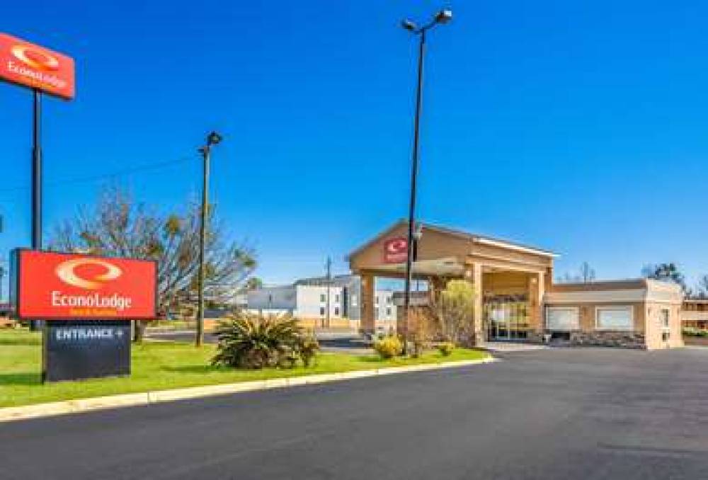 Econo Lodge  Inn & Suites 2