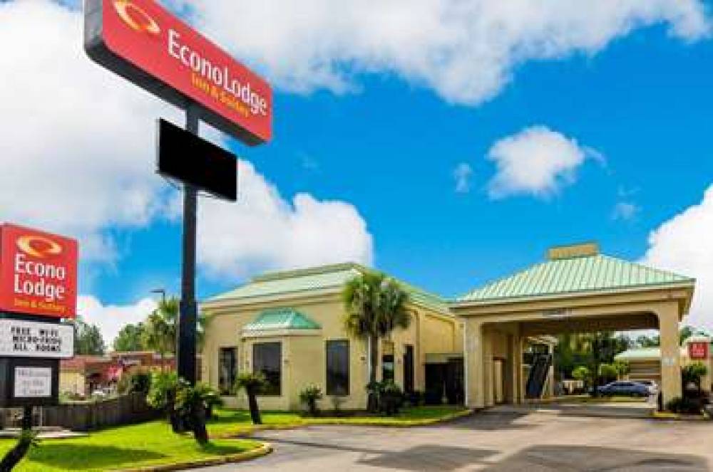 Econo Lodge  Inn & Suites 1